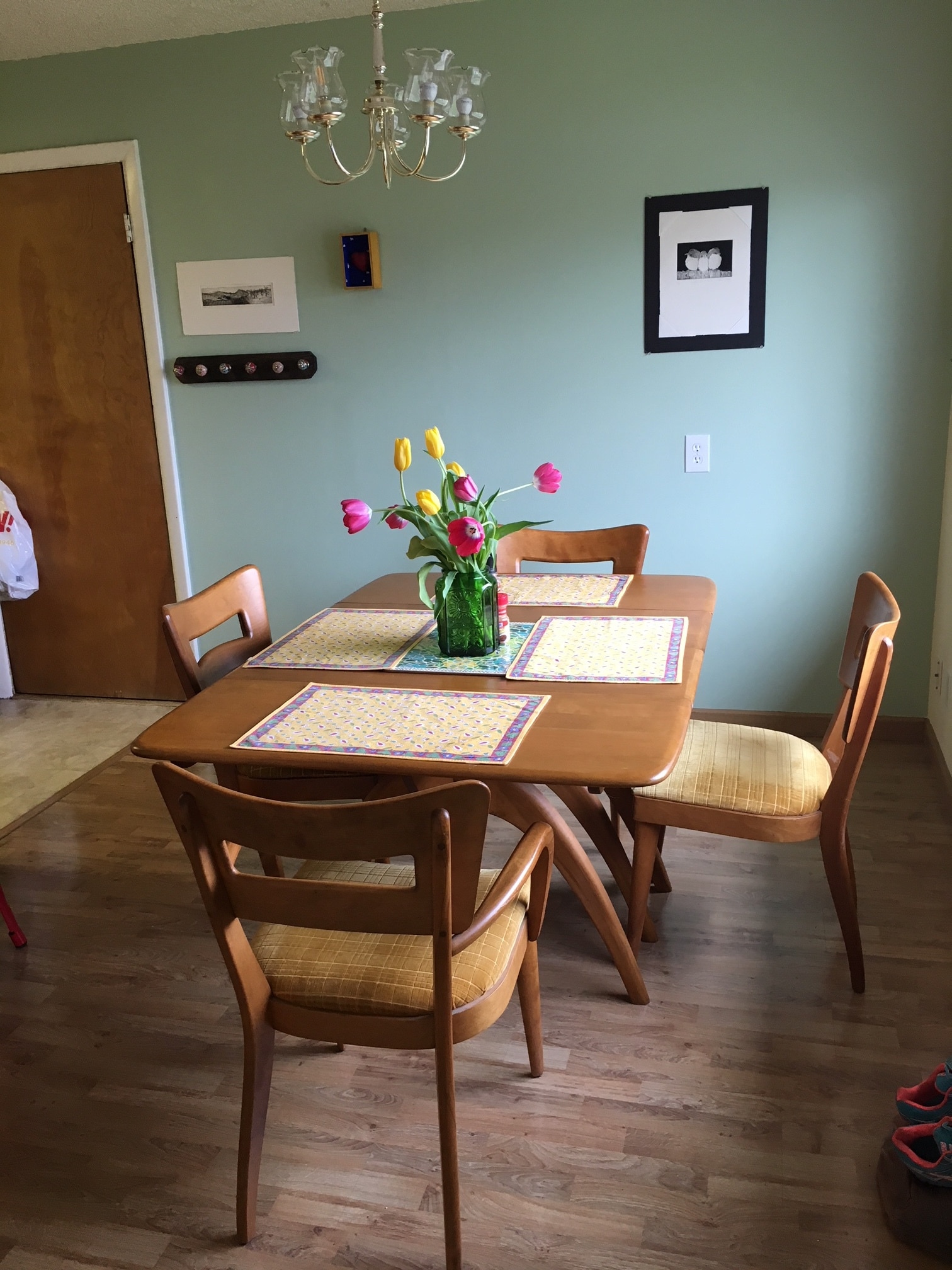 Dining area - 323 NE 7th St