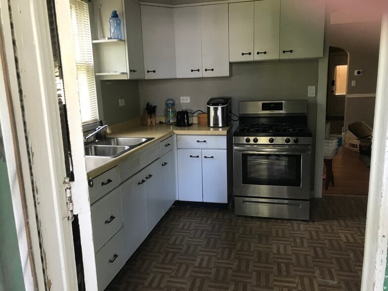 Building Photo - 249 E Park Blvd