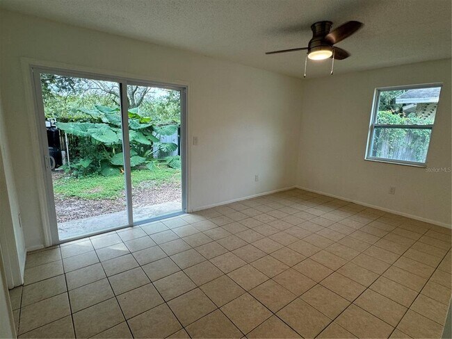 Building Photo - 3818 Valley Tree Dr