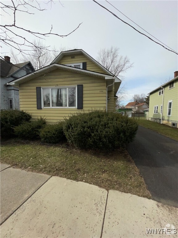 Building Photo - 296 Delaware St