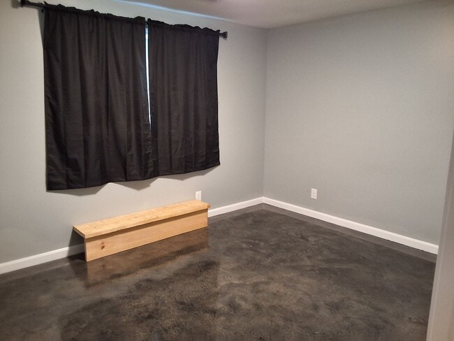Building Photo - Beautiful 4 Bedroom 2 Bath Home