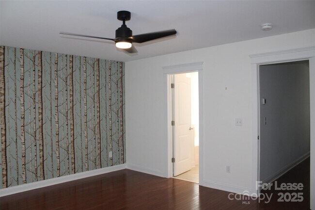 Building Photo - 541 Jetton St