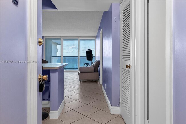 Building Photo - 2030 S Ocean Dr