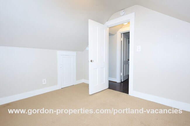 Building Photo - MOVE IN SPECIAL: SE Cesar E Chavez Blvd - ...