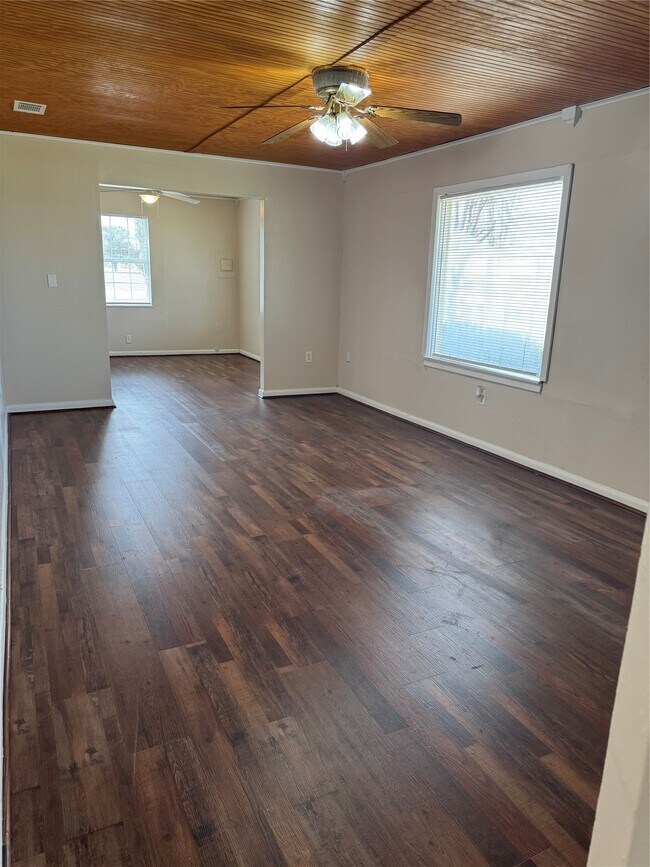 Building Photo - 5702 Pine Ave