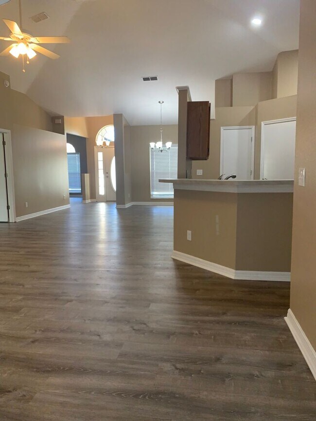 Building Photo - 3/2 with bonus/office in Twin Rivers- Oviedo