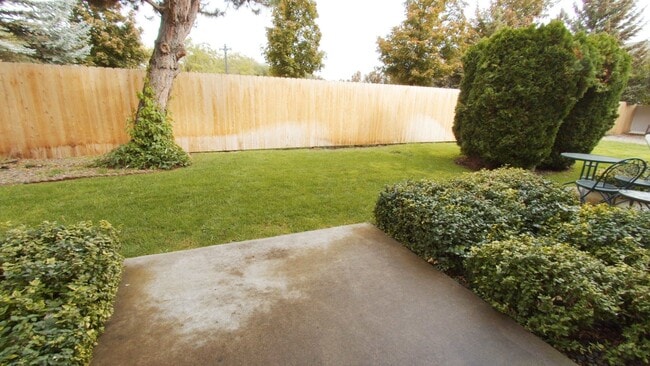 Building Photo - Gorgeous 2 Bed 1.5 Bath Condo For Rent