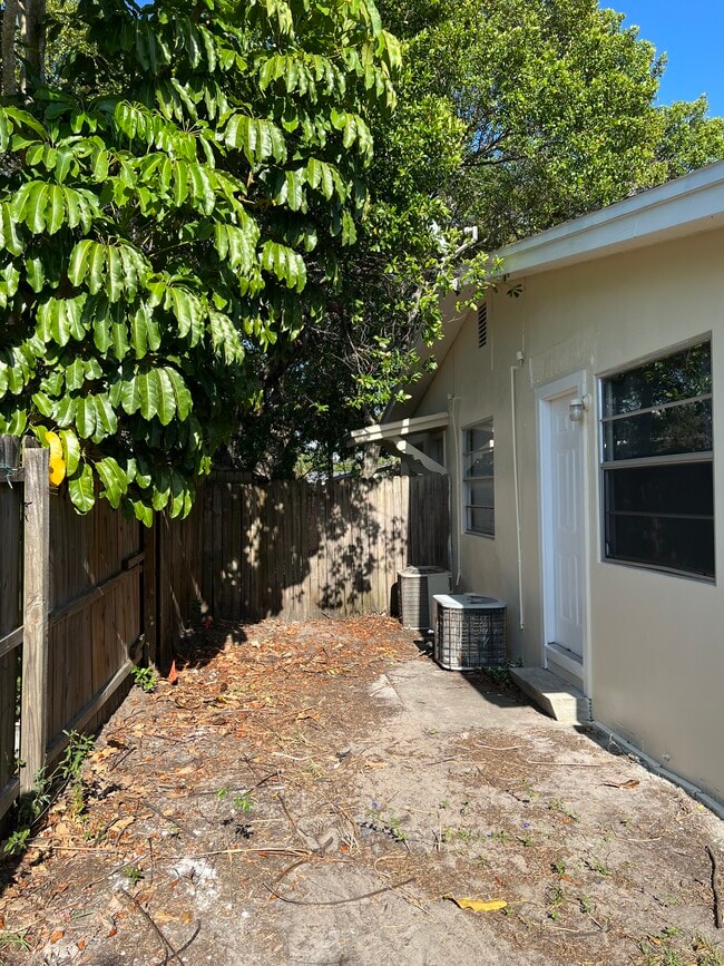 Building Photo - 612 Dogwood Ct