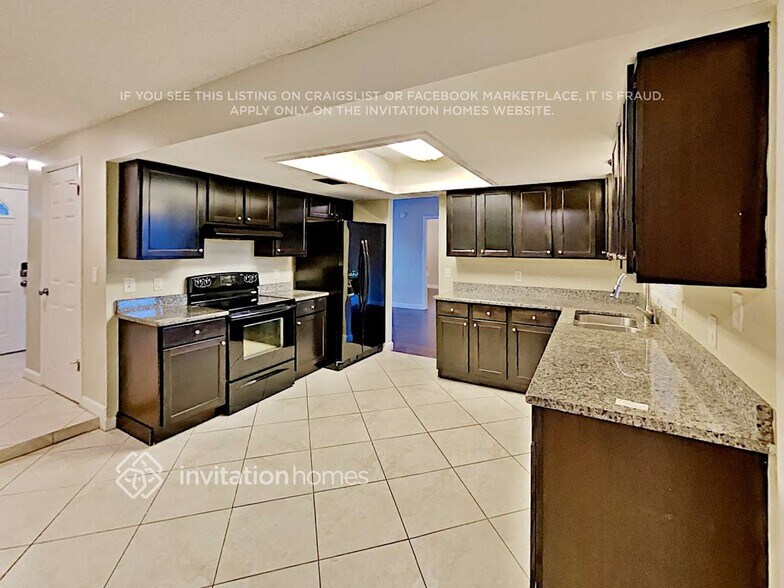 Building Photo - 2711 Citron Dr