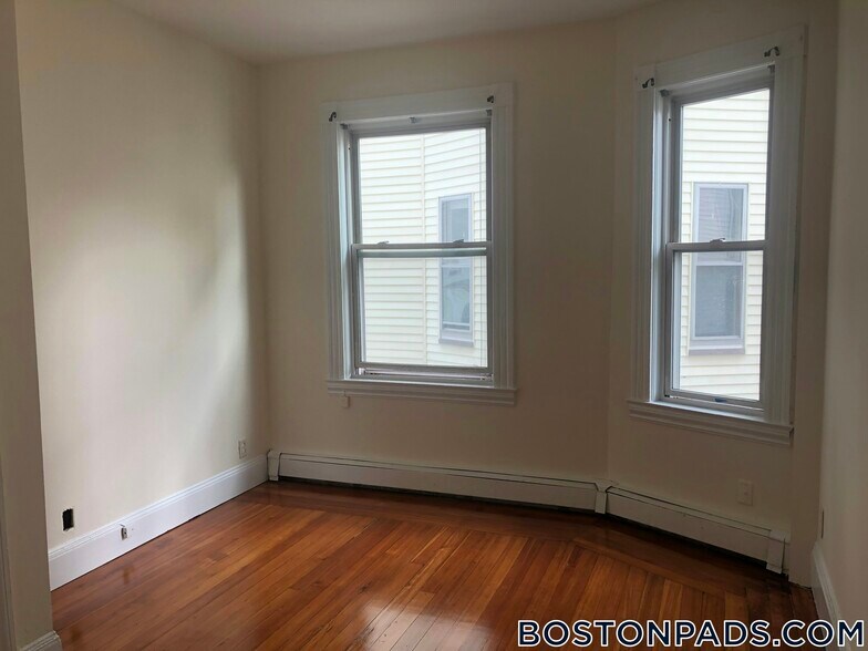 Building Photo - 74 Aldie St