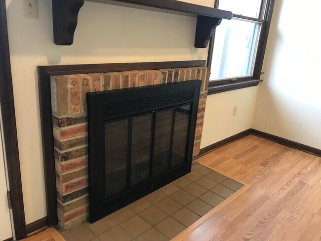 Building Photo - 2208 Bushnell Dr