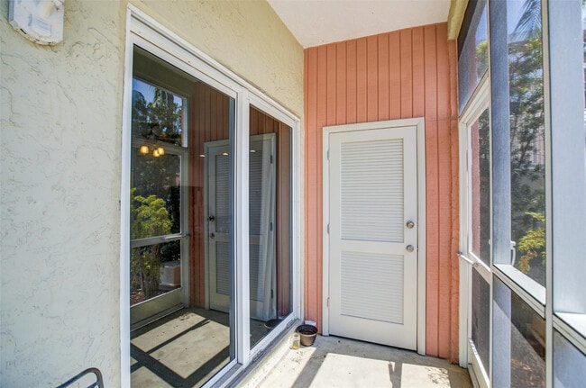 Building Photo - 1450 N Riverside Dr