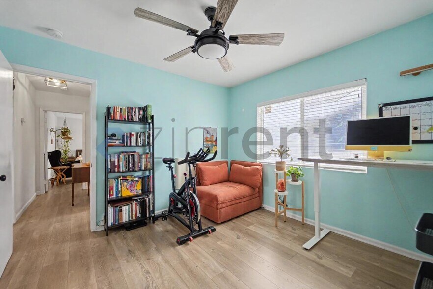 Building Photo - Unit