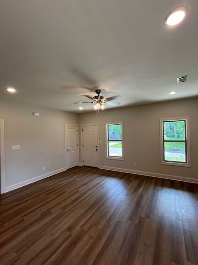 Building Photo - 3 BEDROOM 2 BATH HOME FOR RENT NEAR JOYNER...