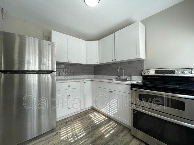 Building Photo - 1028 E 17th Ave