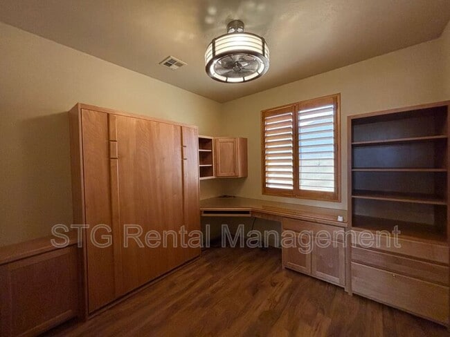 Building Photo - 530 S Coral Cv