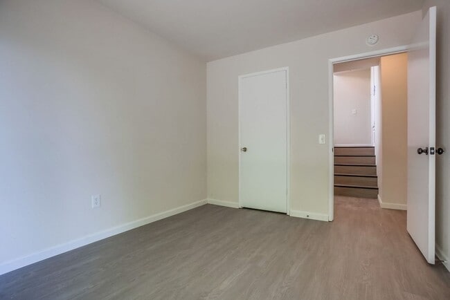 Building Photo - 243-243 N Granados Ave