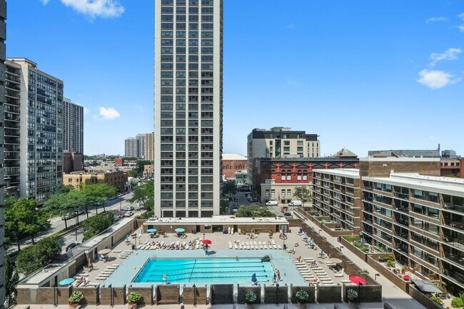 Building Photo - 1460 N Sandburg Terrace