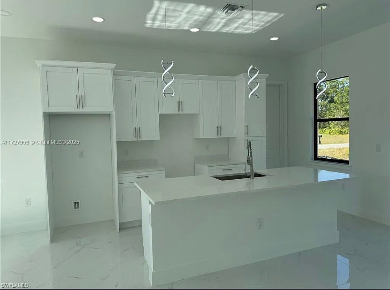 Building Photo - 1028 Eubanks St