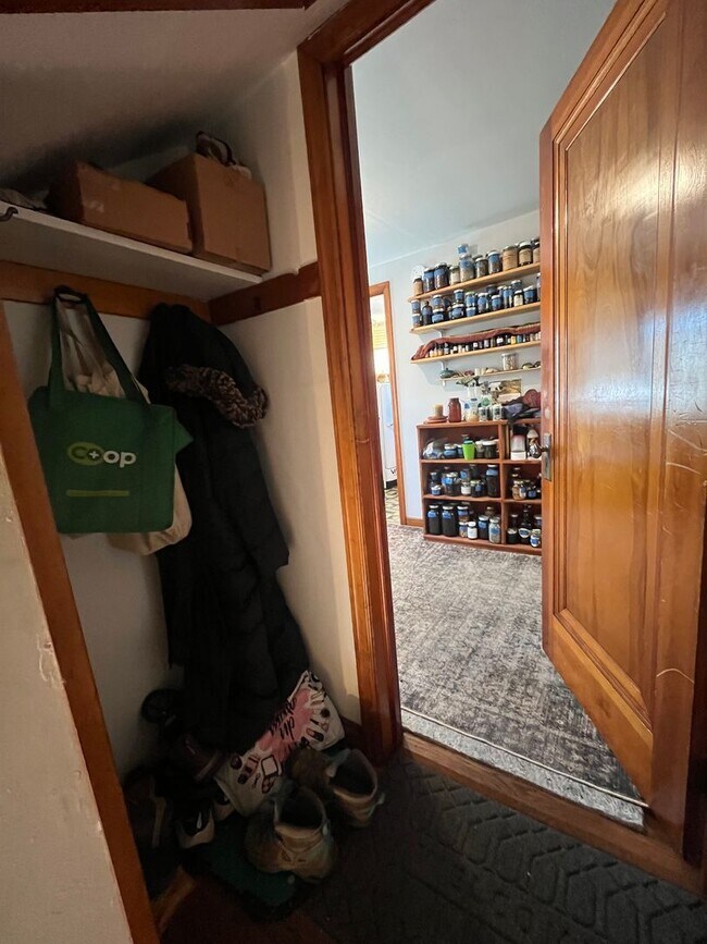 Building Photo - 1330 Selby Ave