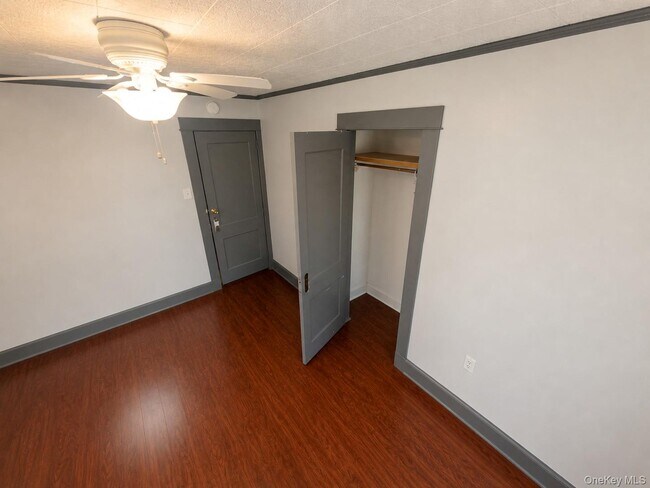 Building Photo - 39 Crescent Pl