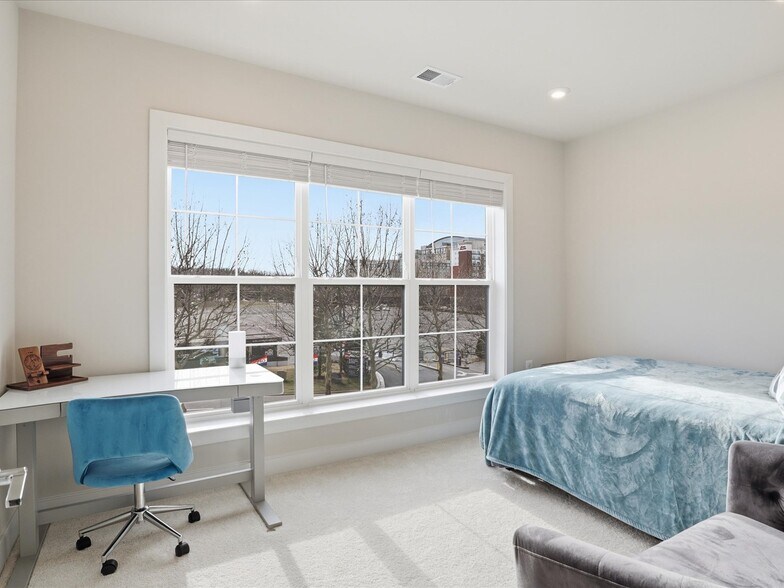 Building Photo - 106 Saint Ives Pl