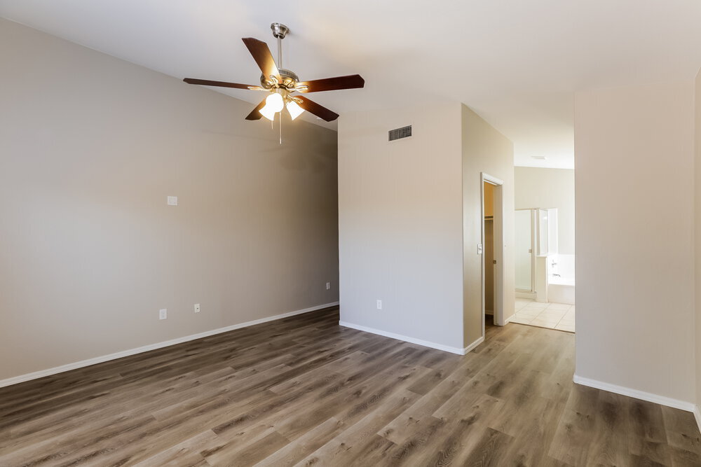 Building Photo - 1510 N Saddle St