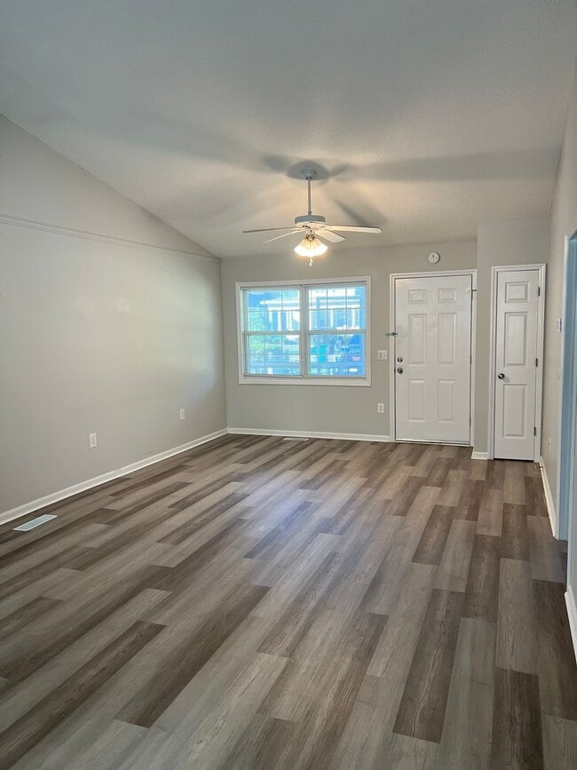 Building Photo - 3 Bedroom 2 Bath House, Turtle Cove Subdiv...