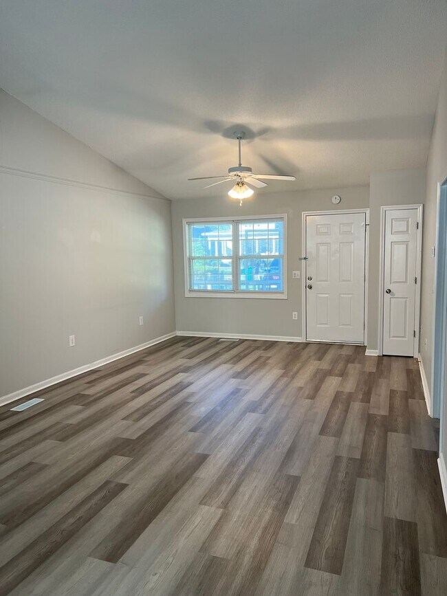 Building Photo - 3 Bedroom 2 Bath House, Turtle Cove Subdivision White Lake NC