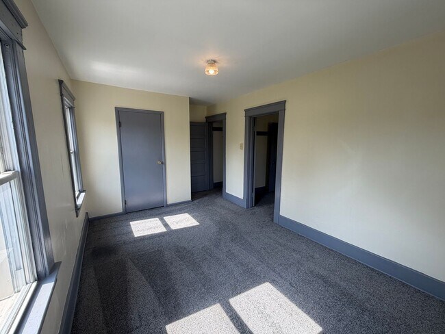 Building Photo - 322 Pratt St