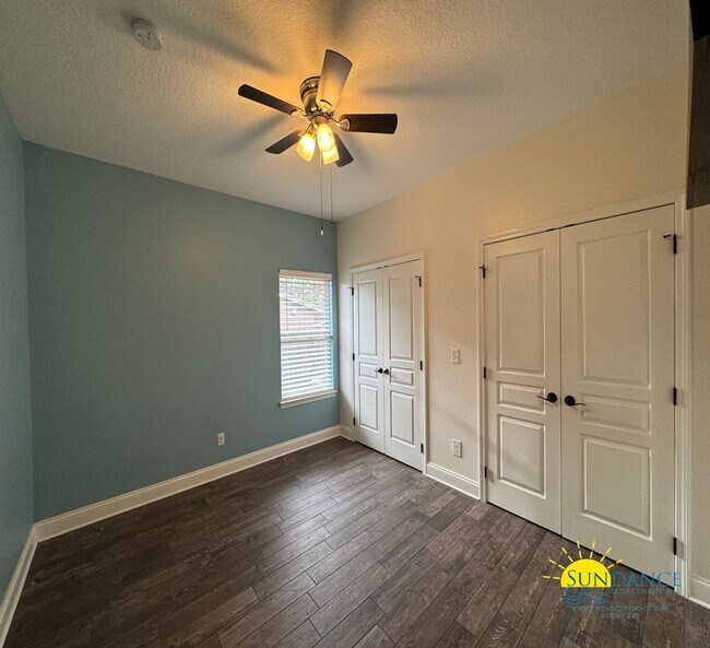 Building Photo - Prime Location: 4 Bedroom Home in Elliot Point Neighborhood, Fort Walton Beach!