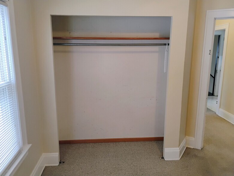 Building Photo - 2102 Chesterland Ave