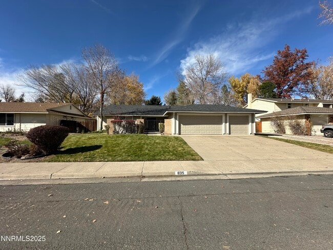 Building Photo - 835 Singingwood Dr