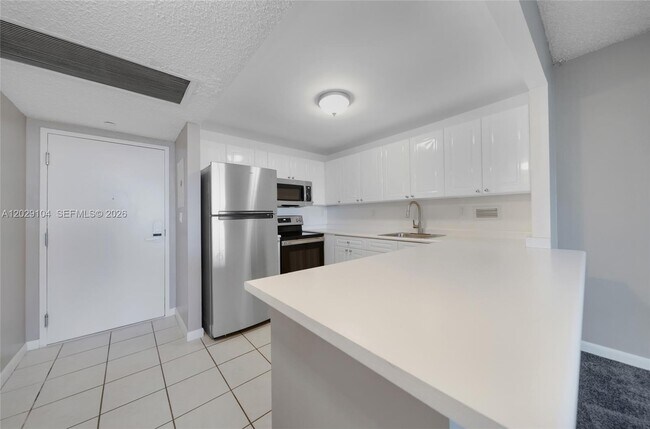 Building Photo - 2301 Collins Ave