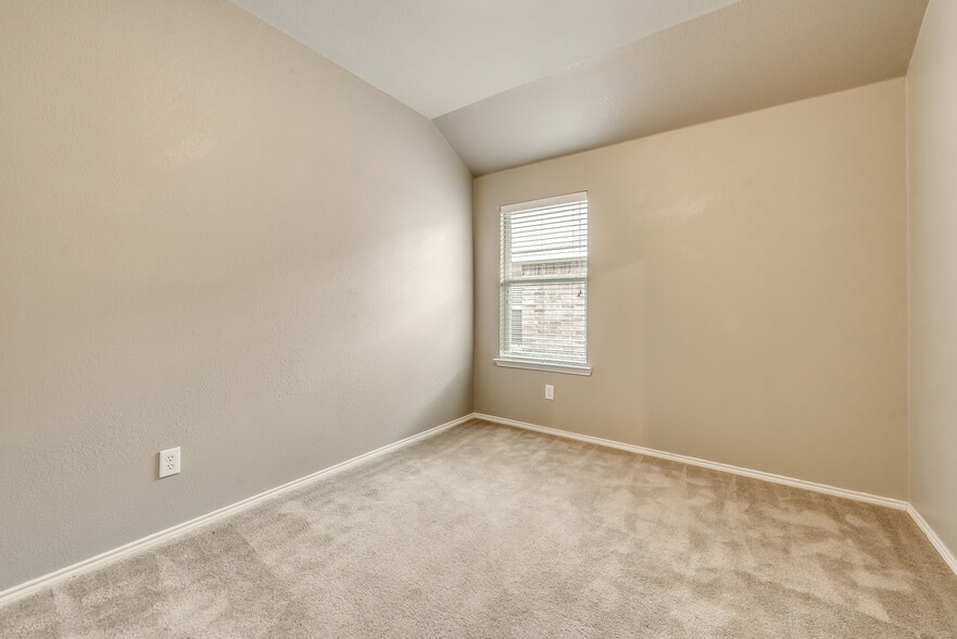 Building Photo - 2004 Zavala Dr