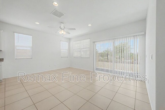 Building Photo - 15543 W Desert Hollow Dr