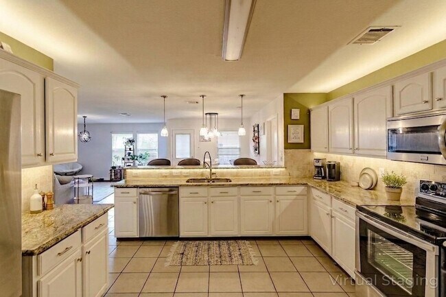 Building Photo - 2048 Lake Trail Dr