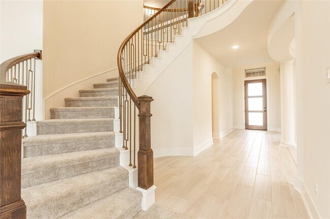 Building Photo - 30031 Aralia Dr