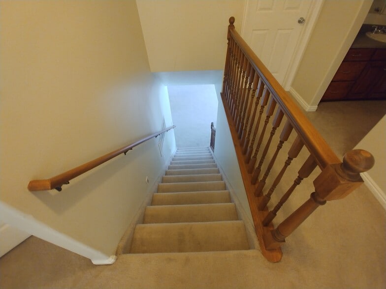 Building Photo - 936 Meadowbrook Dr