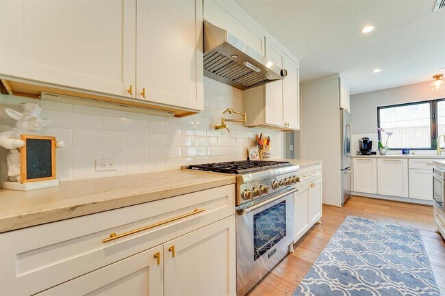 Building Photo - 9142 Bronco Dr
