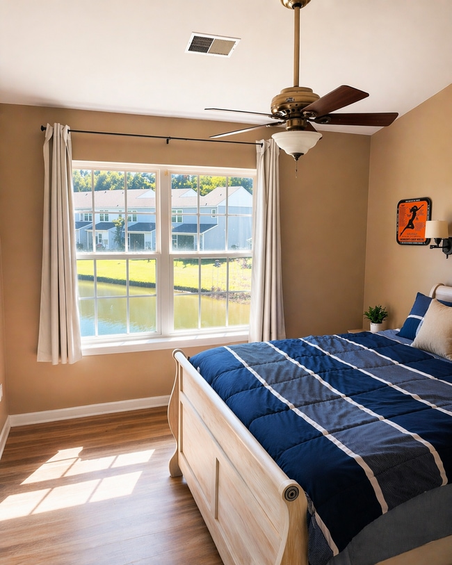 Building Photo - Three Bedroom Townhome Available!