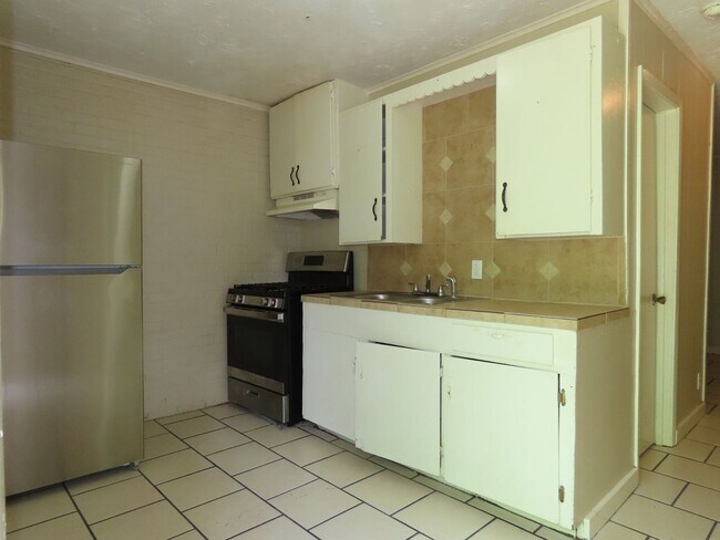 Building Photo - Cozy Two Bedroom One Bathroom Apartment, Texas College Area!