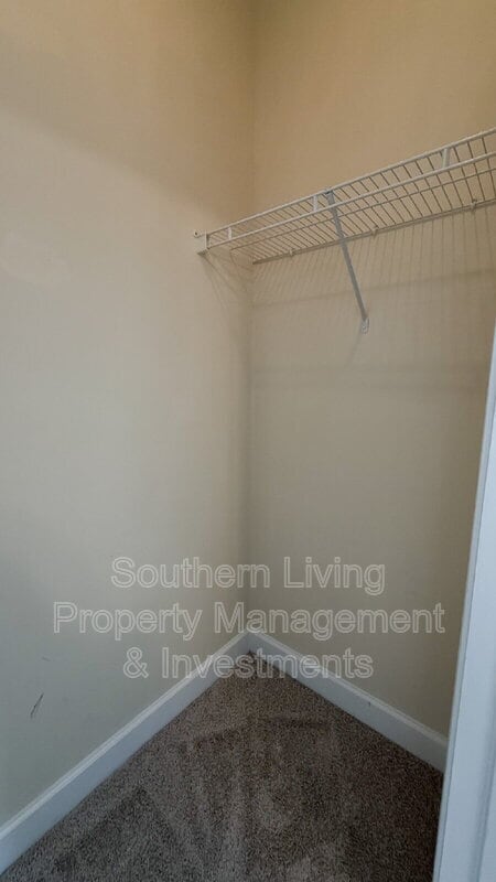 Building Photo - 127 S Sycamore St