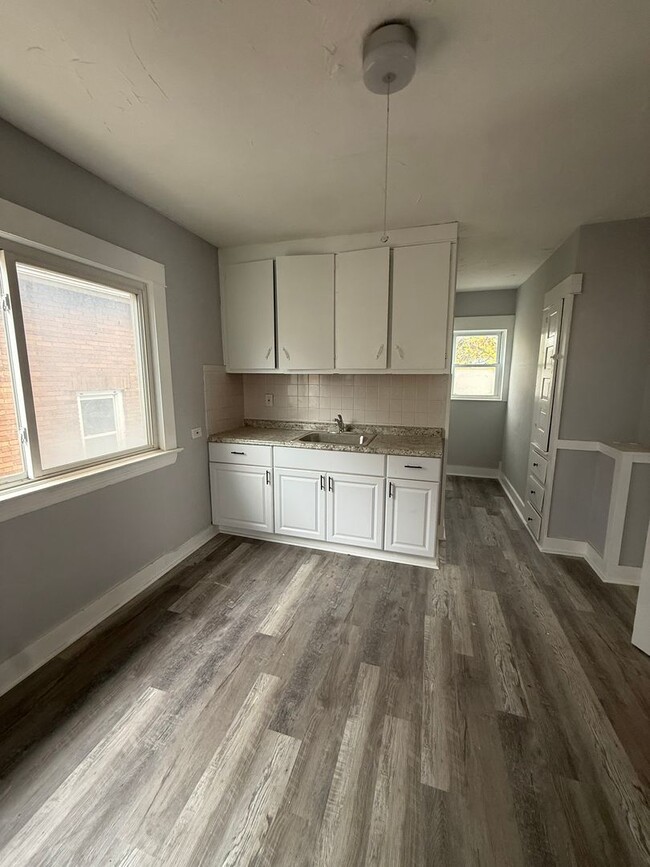 Building Photo - 15718 Holmes Ave