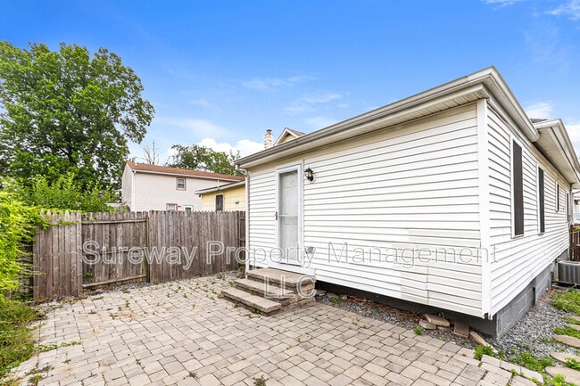 Building Photo - 811 Wesley Ave