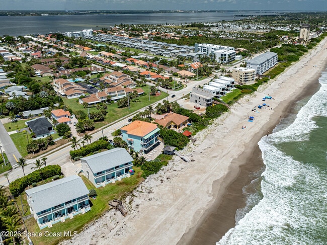 Building Photo - 105 La Costa St