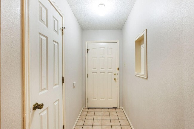 Building Photo - 6411 York Dr