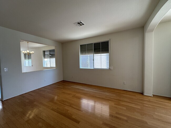 Building Photo - 9900 Shadow Grove Ave