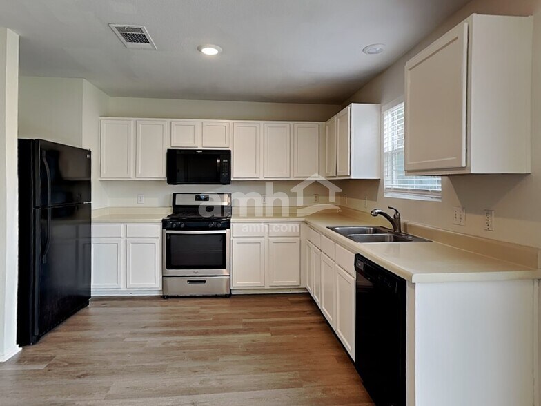 Building Photo - 3500 Banda Ln