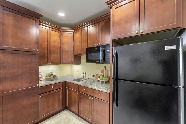 Building Photo - 15625 Carob Cir